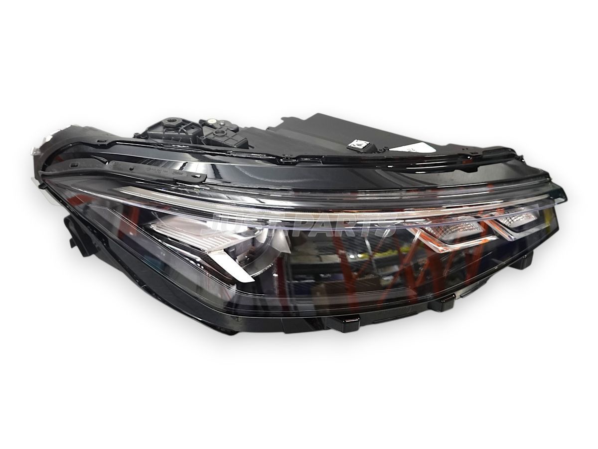 Фара LED правая Passat B9